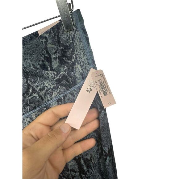 Victoria’s Secret On Point High Rise Crossover Shake Skin Legging Size 12 NWT - Picture 2 of 9